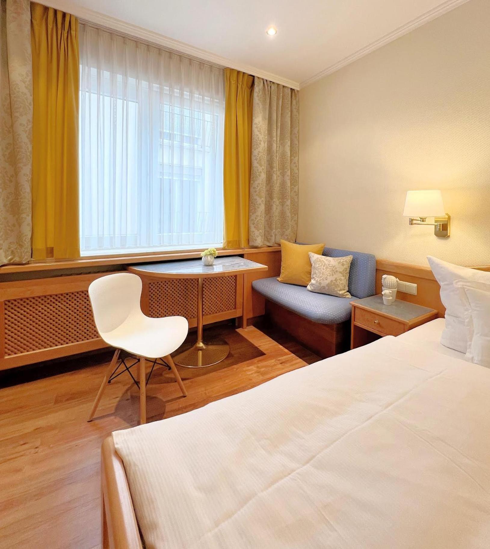 Greifensteiner Hof Hotel เวิร์ซบวร์ก ภายนอก รูปภาพ